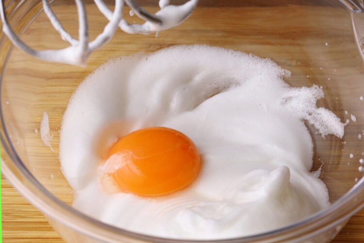 卵黄を入れる