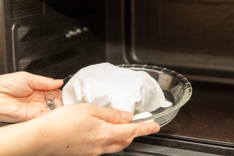 電子レンジで加熱する