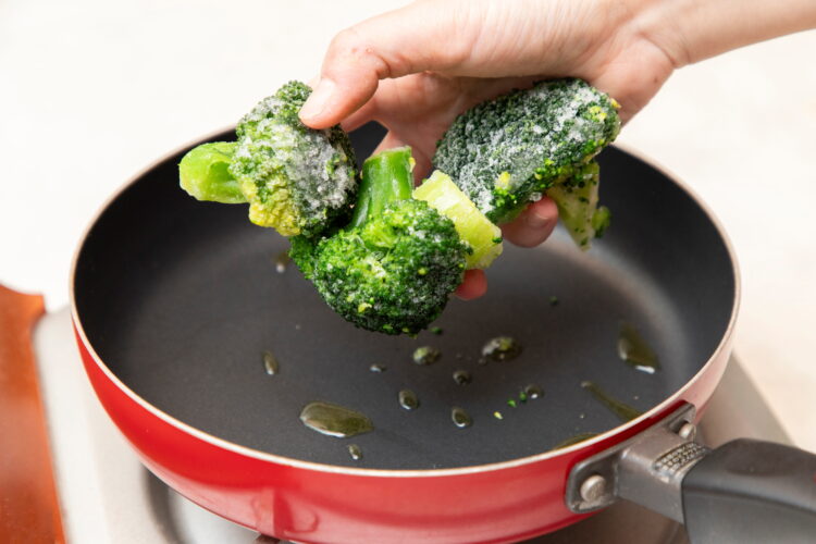 ブロッコリーを調理しながら解凍する方法