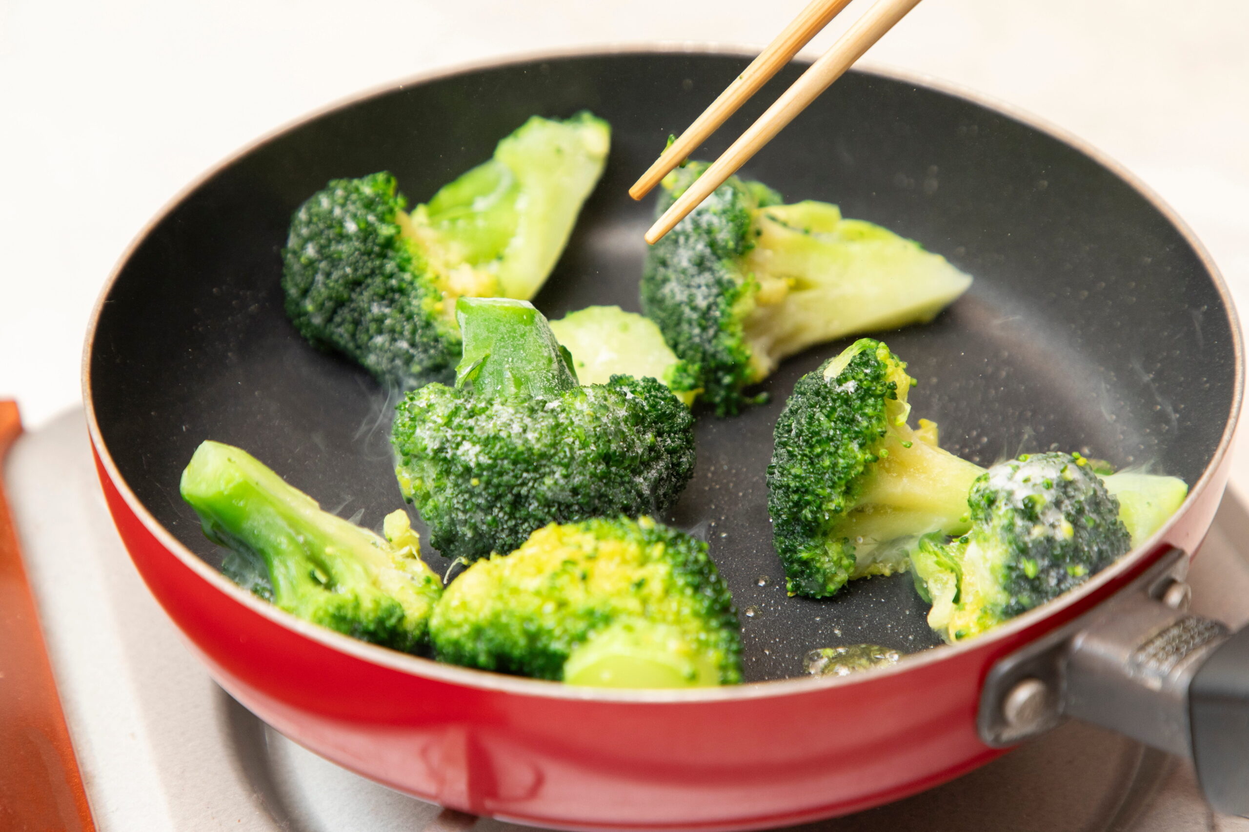 冷凍ブロッコリーの解凍方法と時短レシピ