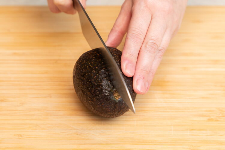 中心に切り込みを入れる