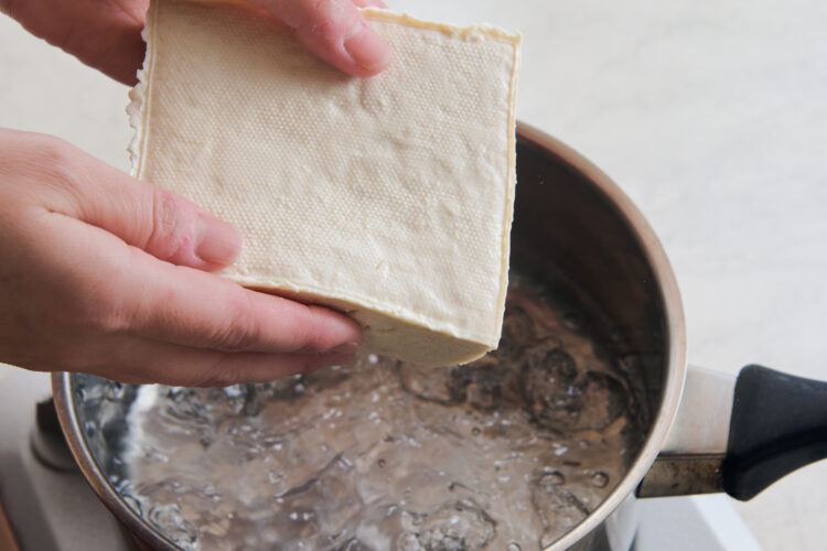 茹でて水切りする方法