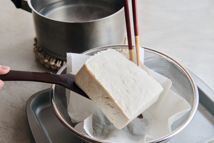 崩れないように静かに取り出す