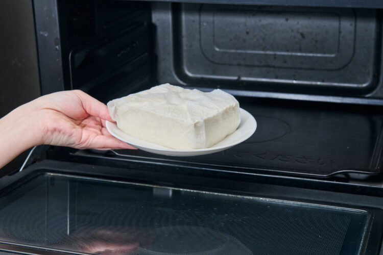 600Wの電子レンジで2～3分程加熱