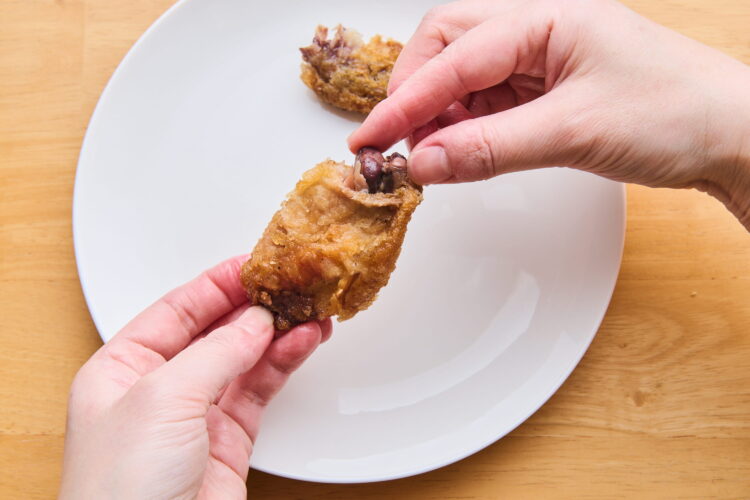 手羽中の2本の骨を持つ図