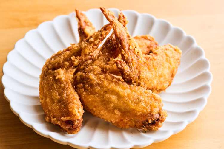 【手羽先のきれいな食べ方】手を汚さずに楽しむ方法も紹介 - くらしトライ