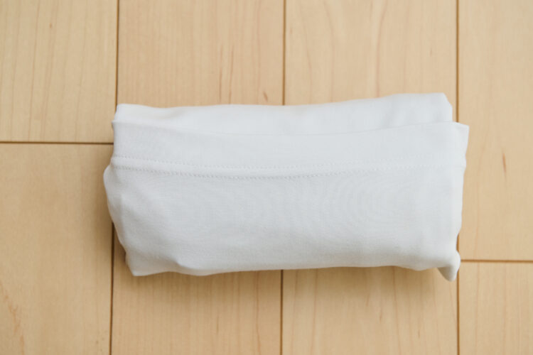 コンパクトな棒状のTシャツ