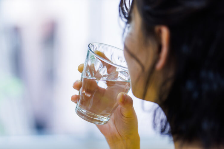 水分補給でアリシンの排出を促す