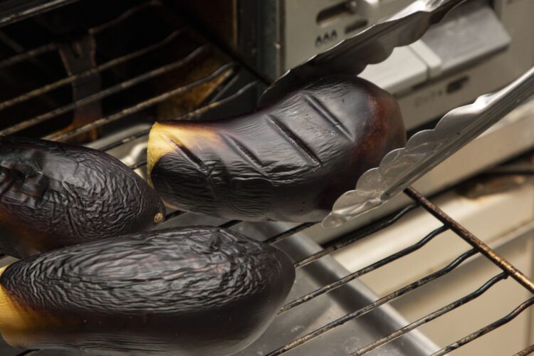 ナスを焼く