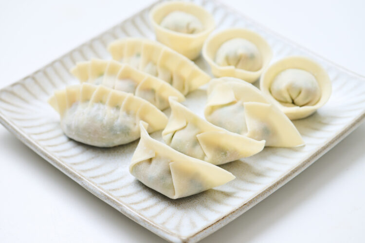 【餃子の包み方】だれでもできる包み方やコツを料理家が解説