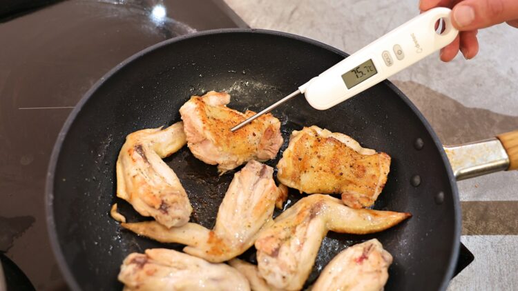 その鶏肉、本当に火が通ってる？生焼けの見分け方と安全な対処法