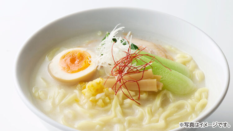 「岡部シェフこだわりの鶏白湯ラーメン」本体価格298円(税込321円)イメージ写真