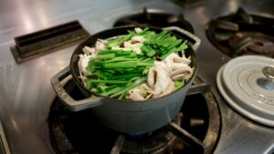 もつ鍋を家で作るには？臭みを取る下処理と専門店の味の作り方